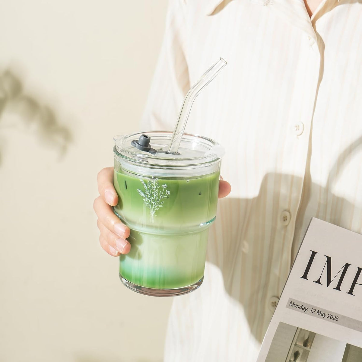 13oz Glass Tumbler with Straw and Lid, Reusable Iced Coffee Cup Tumbler, Cute Glass Cups for Water, Matcha, Travel Coffee Mugs (Daisy)