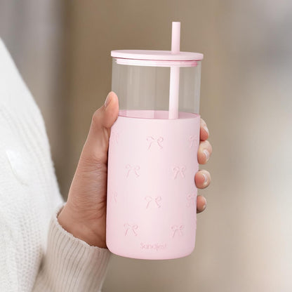 SANDJEST Glass Tumbler with Straw and Lid, Glass Water Bottle with Silicone Sleeve 20oz, Smoothie, Iced Coffee Cup, Gifts for Women Teen Girls Birthday Christmas (Cream)