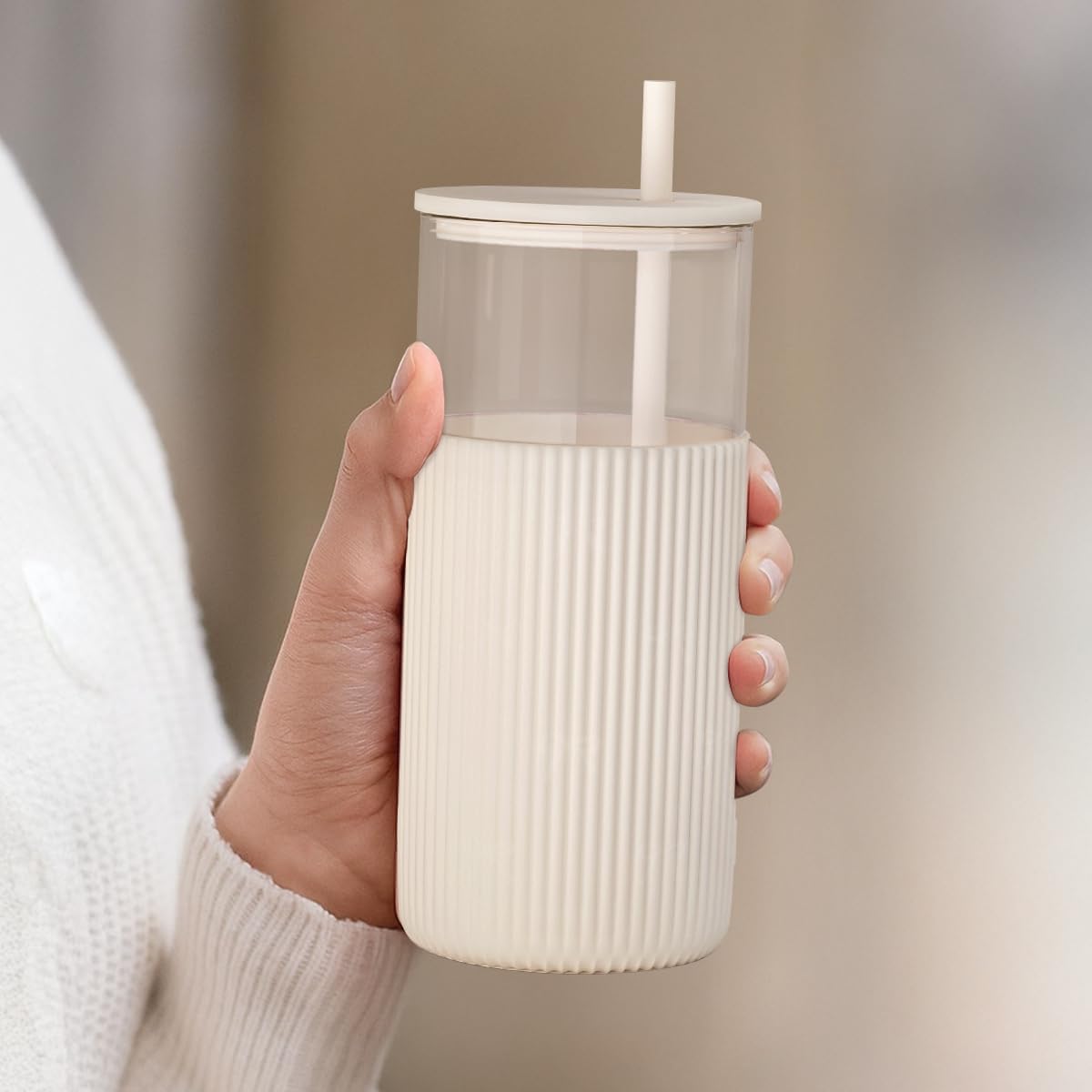 SANDJEST Glass Tumbler with Straw and Lid, Glass Water Bottle with Silicone Sleeve 20oz, Smoothie, Iced Coffee Cup, Gifts for Women Teen Girls Birthday Christmas (Cream)