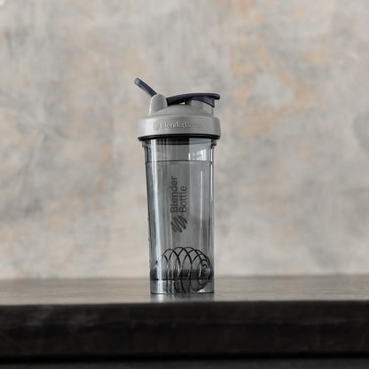 BlenderBottle Shaker Bottle Pro Series Perfect for Protein Shakes and Pre Workout, 24-Ounce, Black