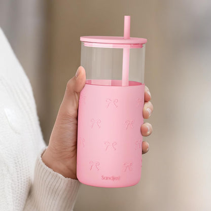 SANDJEST Glass Tumbler with Straw and Lid, Glass Water Bottle with Silicone Sleeve 20oz, Smoothie, Iced Coffee Cup, Gifts for Women Teen Girls Birthday Christmas (Cream)