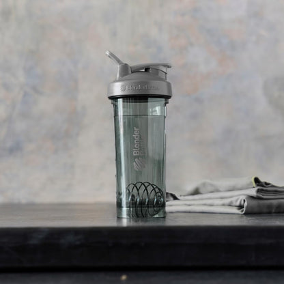 BlenderBottle Shaker Bottle Pro Series Perfect for Protein Shakes and Pre Workout, 24-Ounce, Black