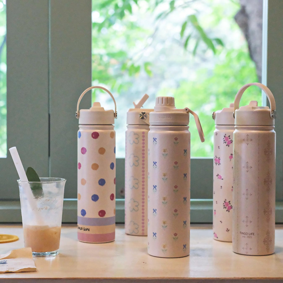 25oz Insulated Stainless Steel Aesthetic Cute Water Bottle - 2 Lids Included (Straw + Sport Handle), Leakproof BPA-Free, Dreamy Cream Cute Floral Design, Perfect Gym/Yoga/Office Companion