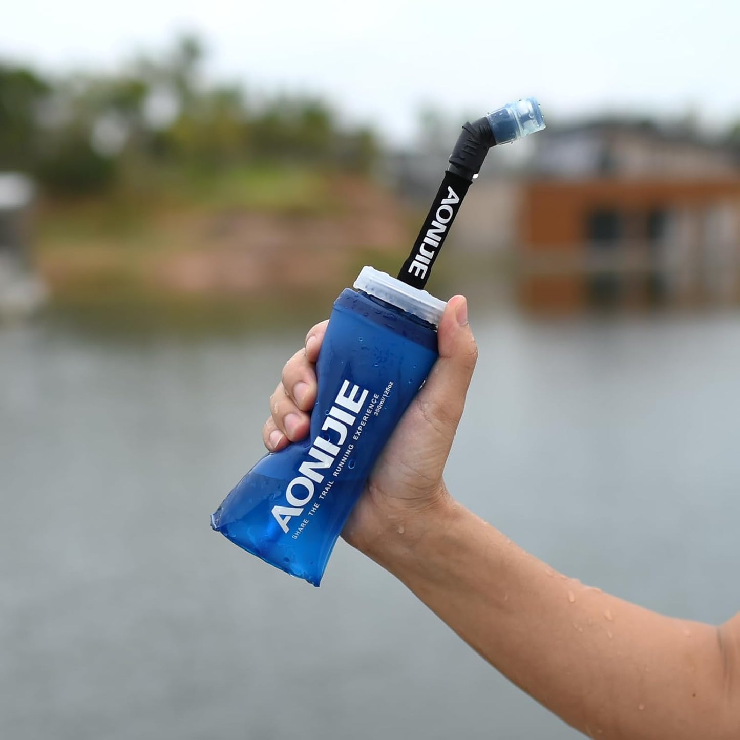 TRIWONDER Handheld Water Bottle for Running, Quick Grip Chill 17 oz Handheld Soft Water Bottle with Hand Strap Hydration Pack, BPA Sport Soft Flask (Blue)