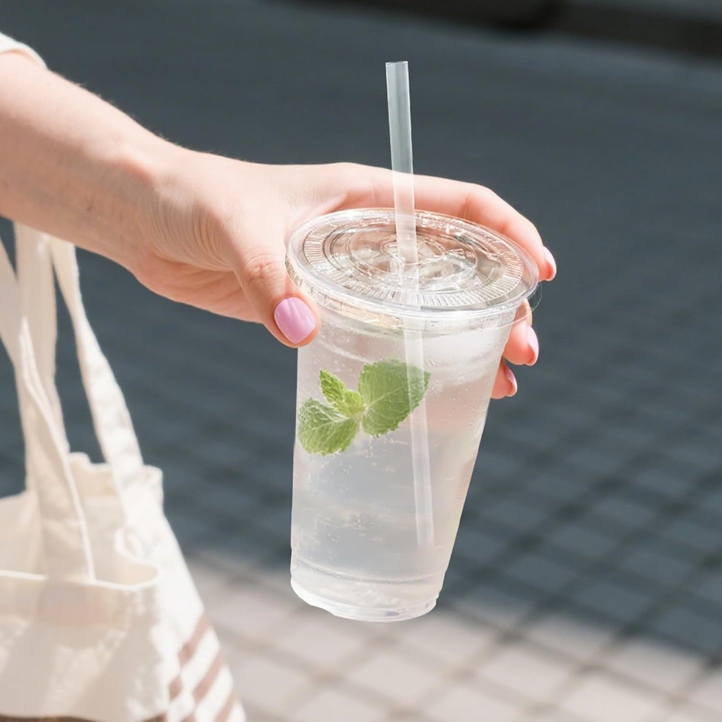 Dealusy 100 Pack - 16 oz Clear Plastic Cups with Lids, Sturdy & Food Safe Iced Coffee Cups with lids, Disposable Plastic Smoothie Cups for Cold Drinks, Sip Lids