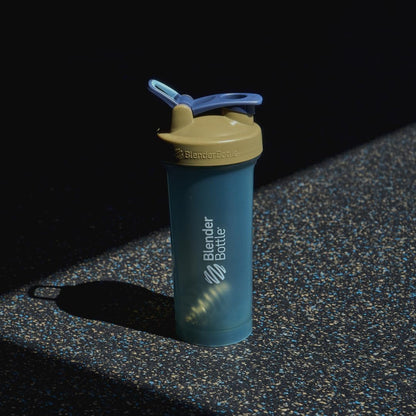 BlenderBottle Classic V2 Shaker Bottle Perfect for Protein Shakes and Pre Workout, 20-Ounce, Clear/Black