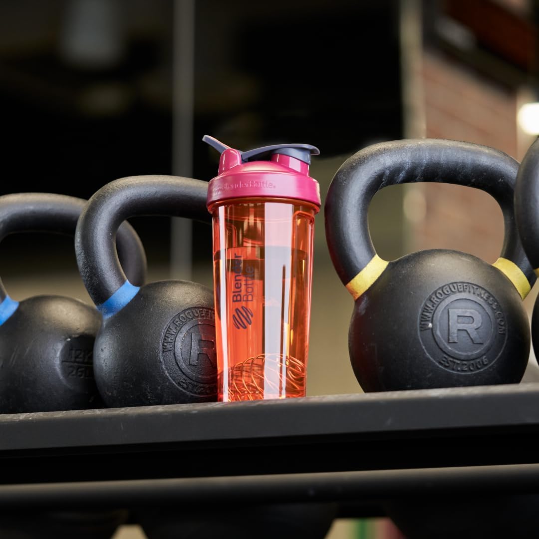 BlenderBottle Shaker Bottle Pro Series Perfect for Protein Shakes and Pre Workout, 24-Ounce, Black