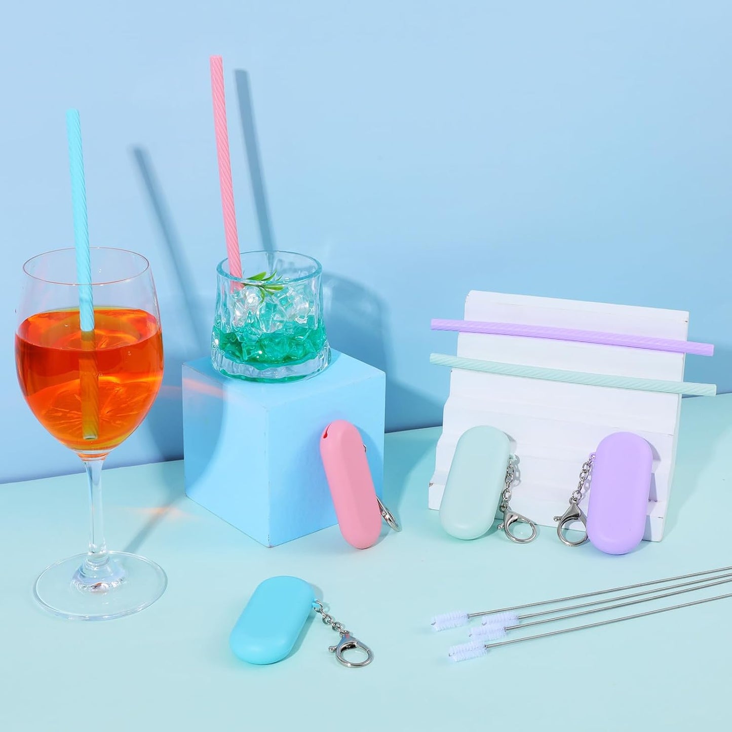 4 Set Portable Straw,Reusable Straws Silicone with Case Silicone Portable Drinking travel Straw Set for Party Travel Cold or Hot with 4 Cleaning Brushes (Purple,Pink,Green, Blue）
