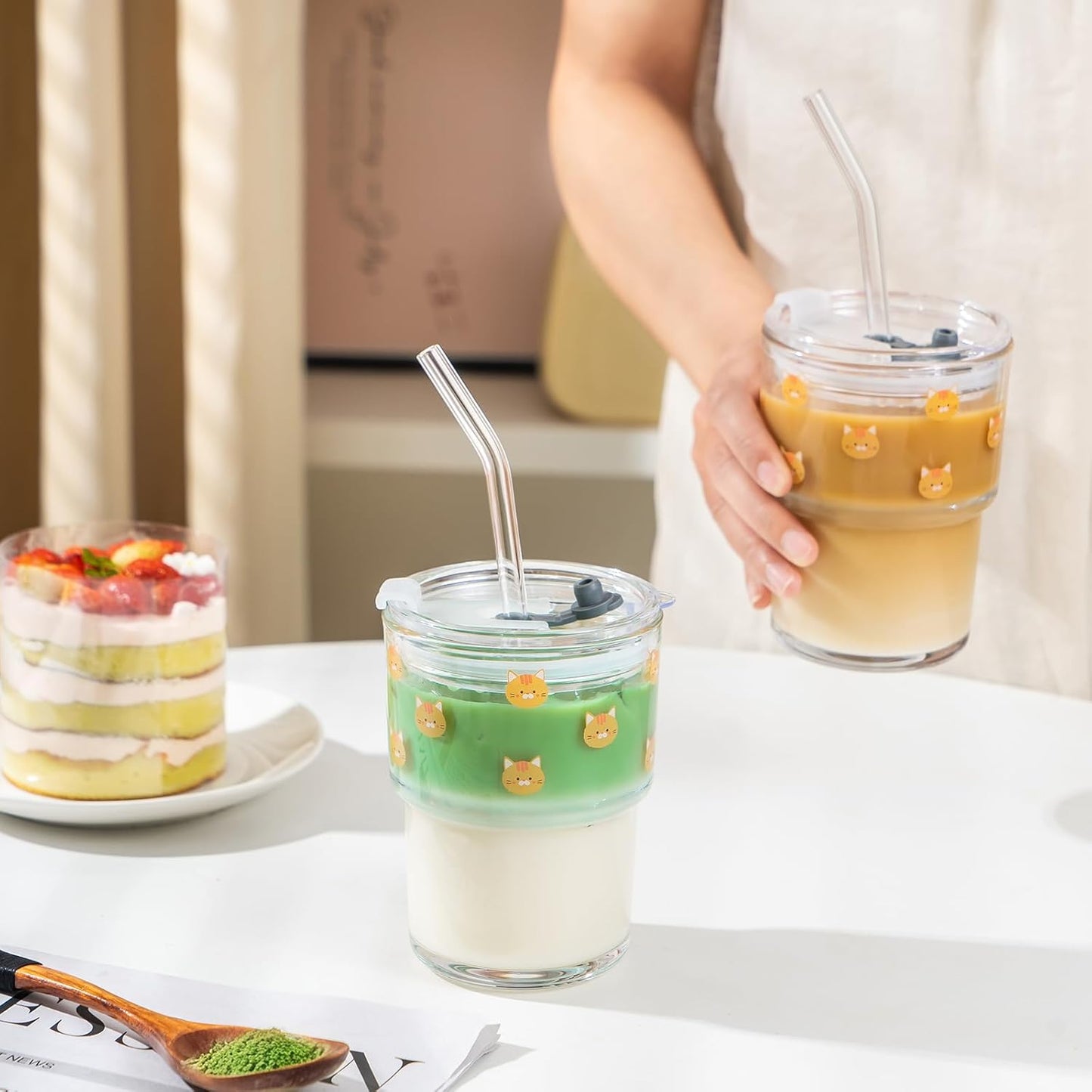 Olvini 13oz Glass Tumbler with Straw and Lid, Reusable Iced Coffee Cup Tumbler, Cute Glass Cups for Water, Matcha, Travel Coffee Mugs (Daisy)