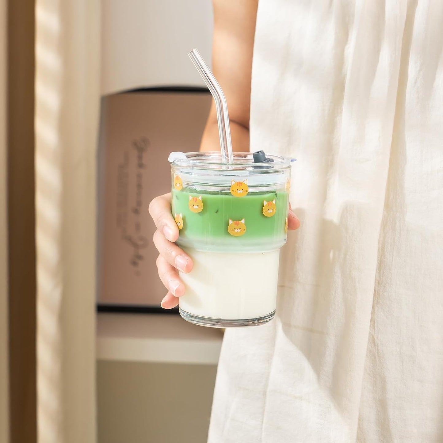 Olvini 13oz Glass Tumbler with Straw and Lid, Reusable Iced Coffee Cup Tumbler, Cute Glass Cups for Water, Matcha, Travel Coffee Mugs (Daisy)