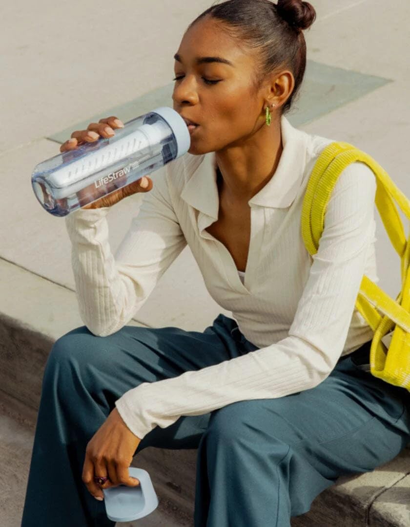 LifeStraw Go Series – BPA-Free Water Filter Bottle for Travel and Everyday use removes Bacteria, parasites and microplastics, Improves Taste, 22oz; Clear