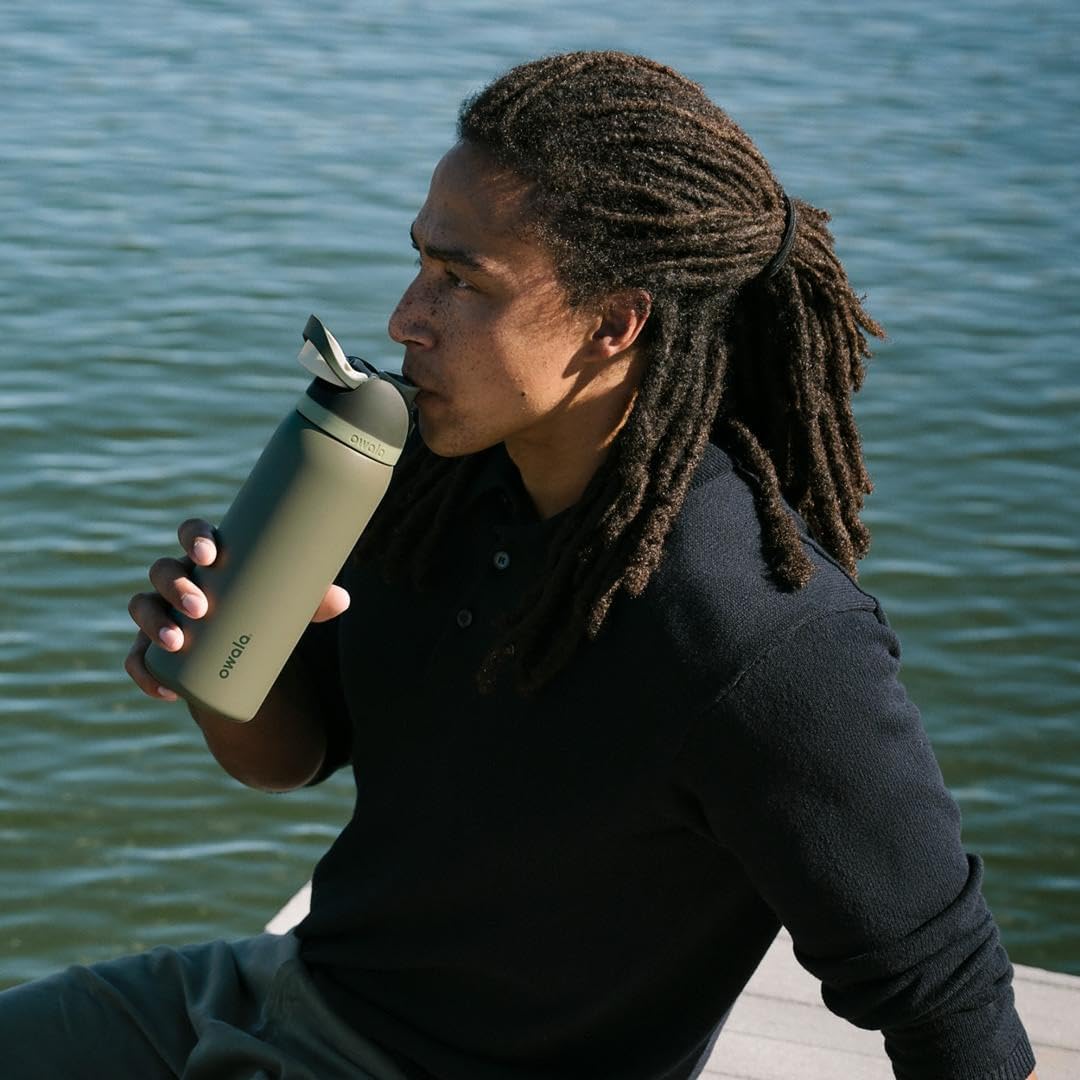 Owala FreeSip Insulated Stainless Steel Water Bottle with Straw, BPA-Free Sports Water Bottle, Great for Travel, 32 Oz, Denim
