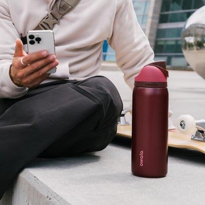 Owala FreeSip Insulated Stainless Steel Water Bottle with Straw, BPA-Free Sports Water Bottle, Great for Travel, 32 Oz, Denim