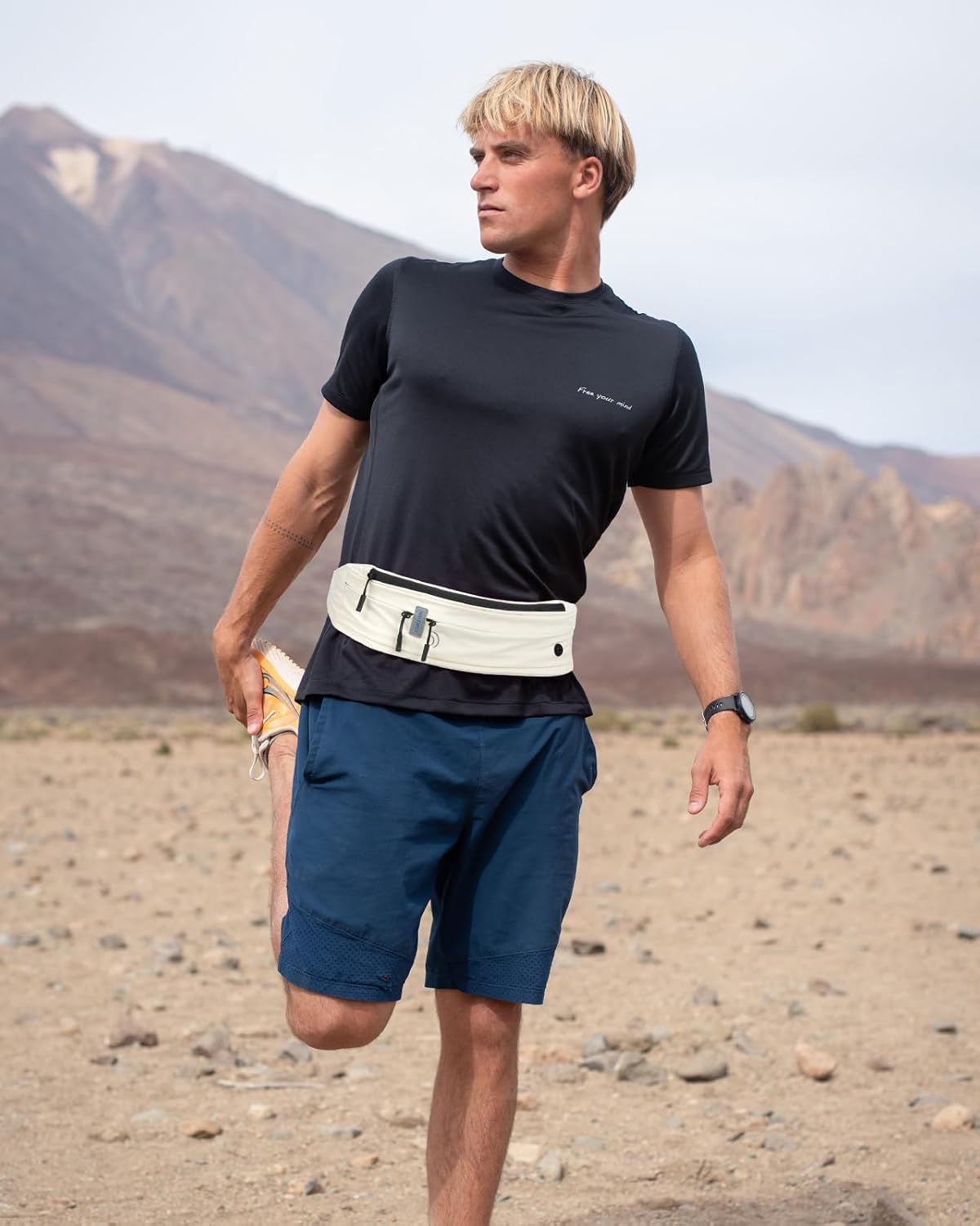 WATERFLY Running Belt Fanny Pack: Runner Marathon Jogging Waist Pack Sport Workout Exercise Fitness Phone Holder Belt for Men Women Jogger Slim Waist Bag Black