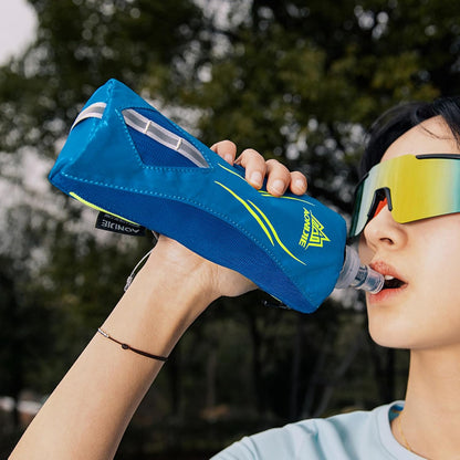 TRIWONDER Handheld Water Bottle for Running, Quick Grip Chill 17 oz Handheld Soft Water Bottle with Hand Strap Hydration Pack, BPA Sport Soft Flask (Blue)