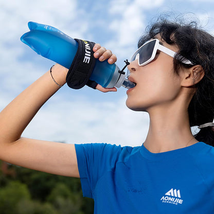 AONIJIE Handheld Water Bottle for Running, 500ml Soft Flask with Adjustable Grip-Free Strap, Lightweight BPA-Free Hydration Flask for Marathon, Running & Walking