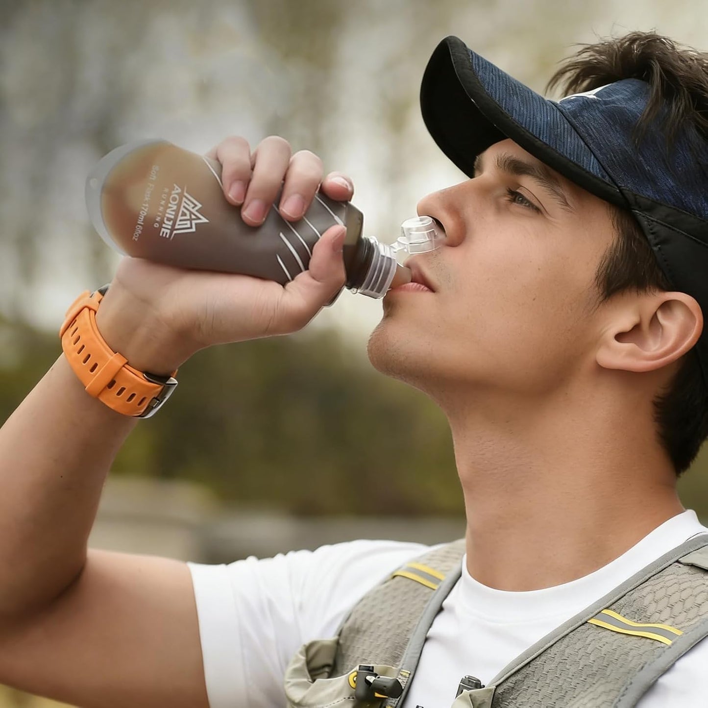 TRIWONDER Handheld Water Bottle for Running, Quick Grip Chill 17 oz Handheld Soft Water Bottle with Hand Strap Hydration Pack, BPA Sport Soft Flask (Blue)