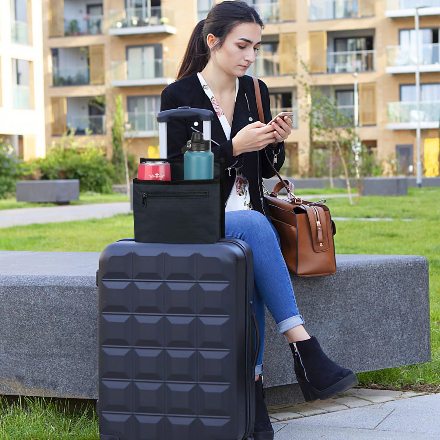 ZHCHG Luggage Travel Cup Holder Attachment for Suitcase Drink Carrier Caddy, Coffee Mug and Tumblers, Traveler Carry on Hands Free Accessory- Gifts for Flight Attendants Travelers Accessories- Black