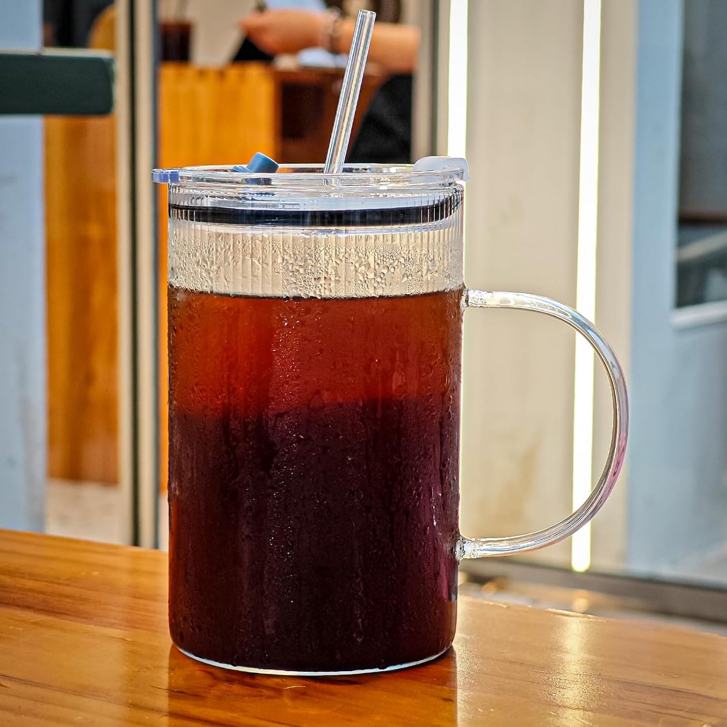 SUROQUE 20oz Ribbed Glass Tumblers with Lids & Straws, Ideal for Iced Coffee, Cocktails & More - Includes Cleaning Brush