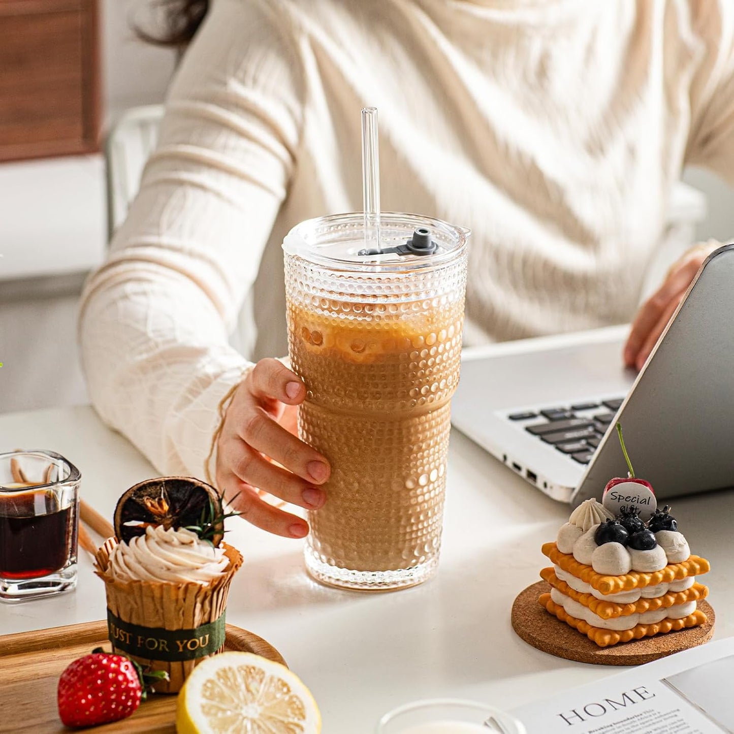 INSETLAN 20oz Hobnail Glass Cups with Lids and Glass Straws – 4 Pieces, Thick-Walled Glass Tumblers for Iced Coffee, Smoothies, Milk, Water, Juice, and More – Elegant and Durable Drinking Glasses