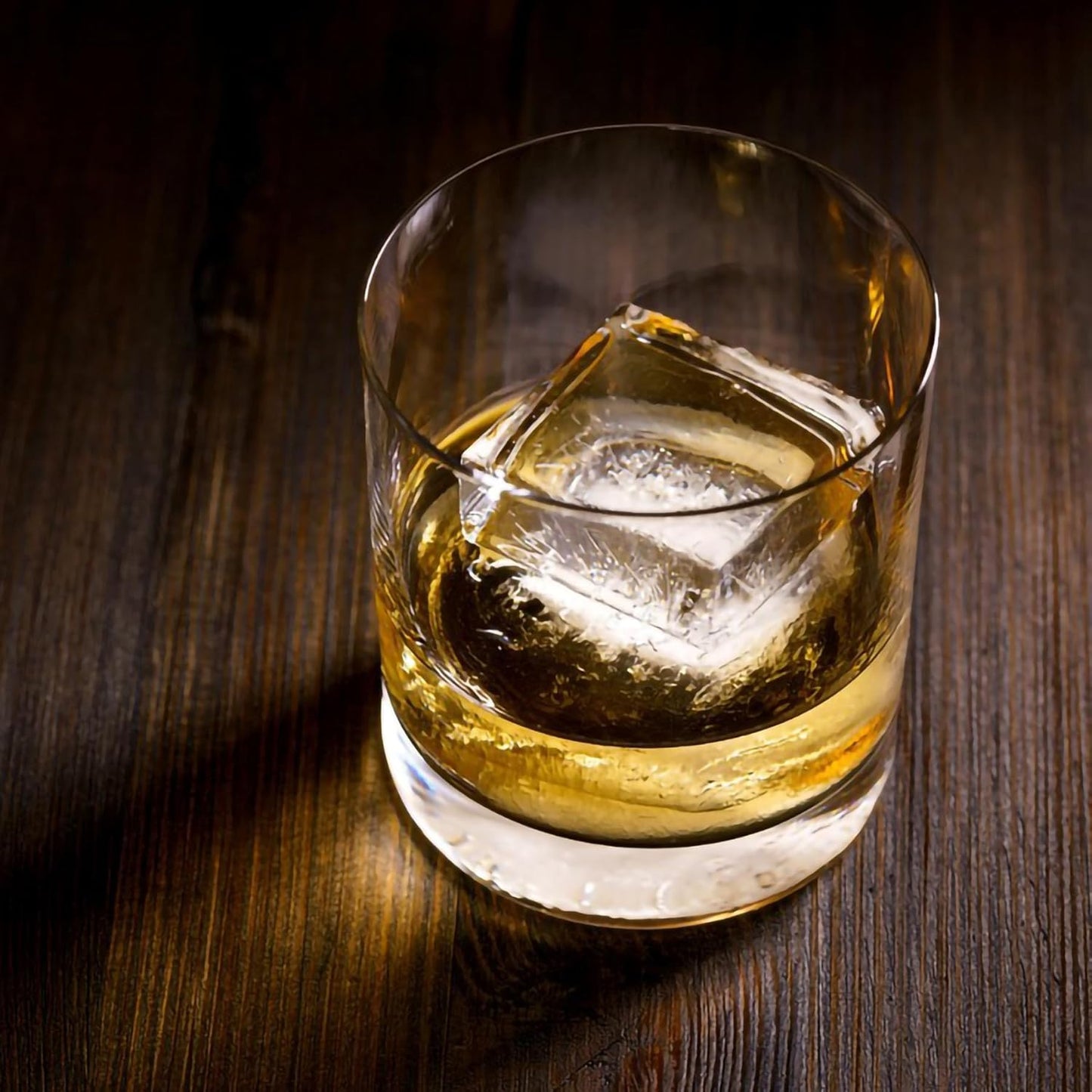 Bangp Large Ice Cube Tray for Whiskey,2 Pack Stackable Big Ice Cube Molds Make 16 Big Whiskey Ice Cubes,Easy Release Square Ice Cube Maker for Cocktails,Whiskey,Soups and Frozen Treats
