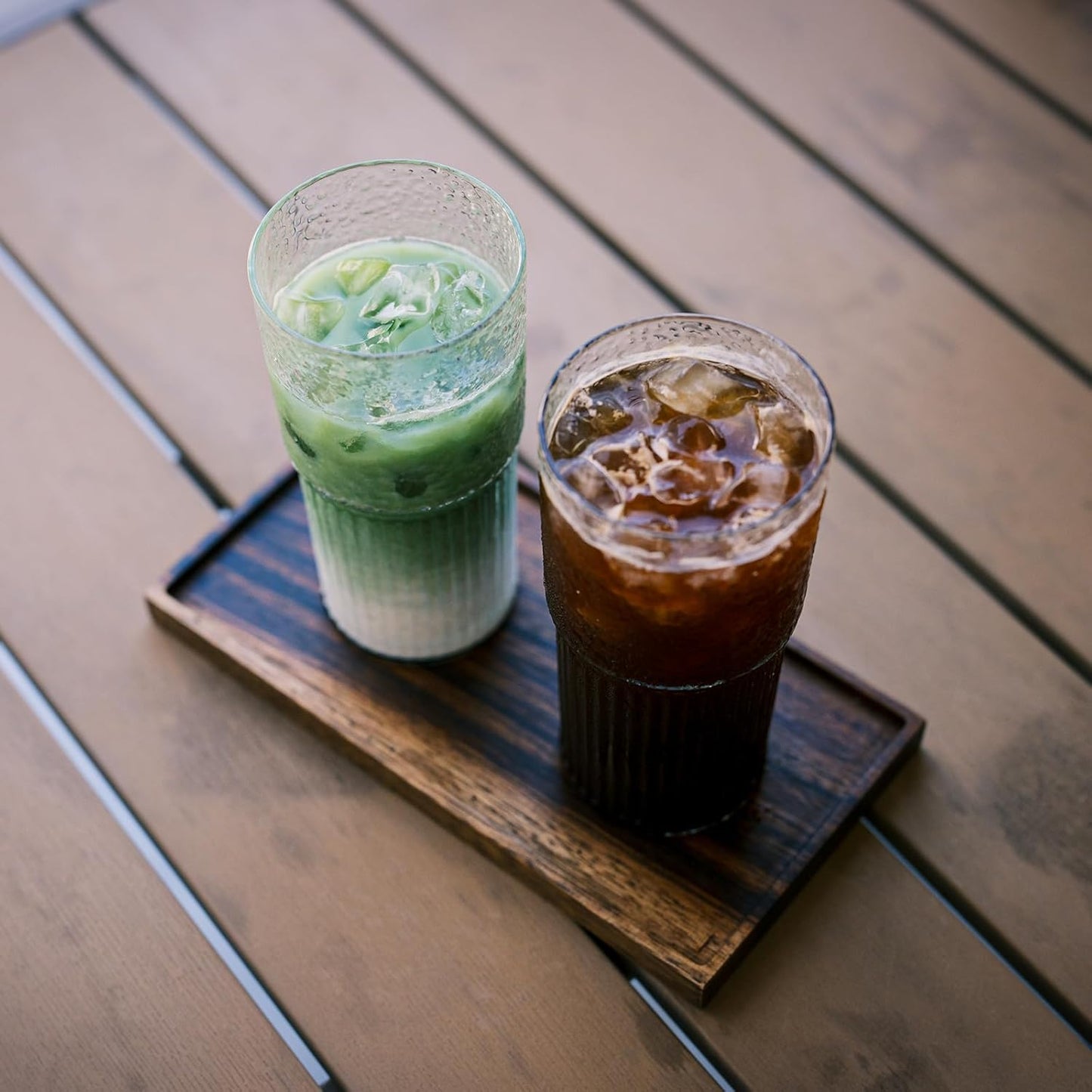 SUROQUE 20oz Ribbed Glass Tumblers with Lids & Straws, Ideal for Iced Coffee, Cocktails & More - Includes Cleaning Brush