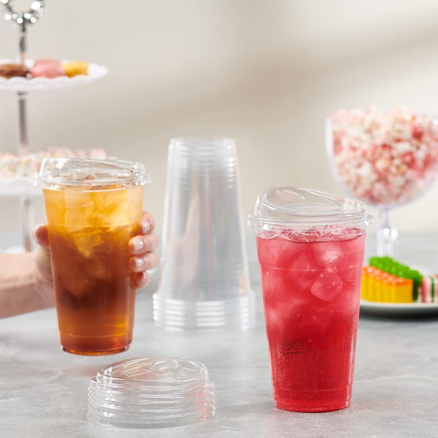 GUSTO Clear Plastic Cups with Lids [24 oz - 100 Count - Disposable Iced Coffee Drink Cups with Strawless Sip Lids for Smoothies, Juices, and More - (Formerly Comfy Package)