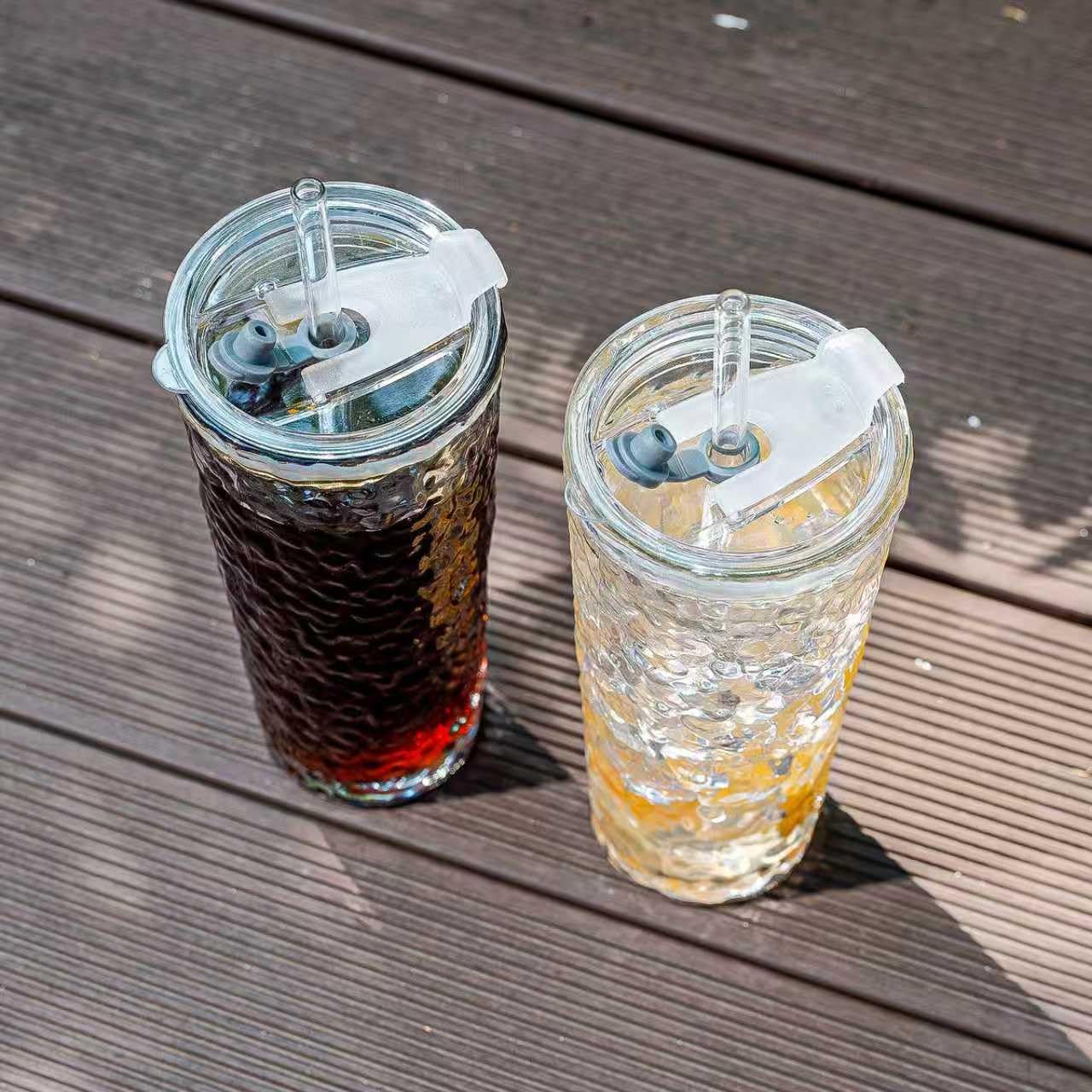 SUROQUE 20oz Ribbed Glass Tumblers with Lids & Straws, Ideal for Iced Coffee, Cocktails & More - Includes Cleaning Brush