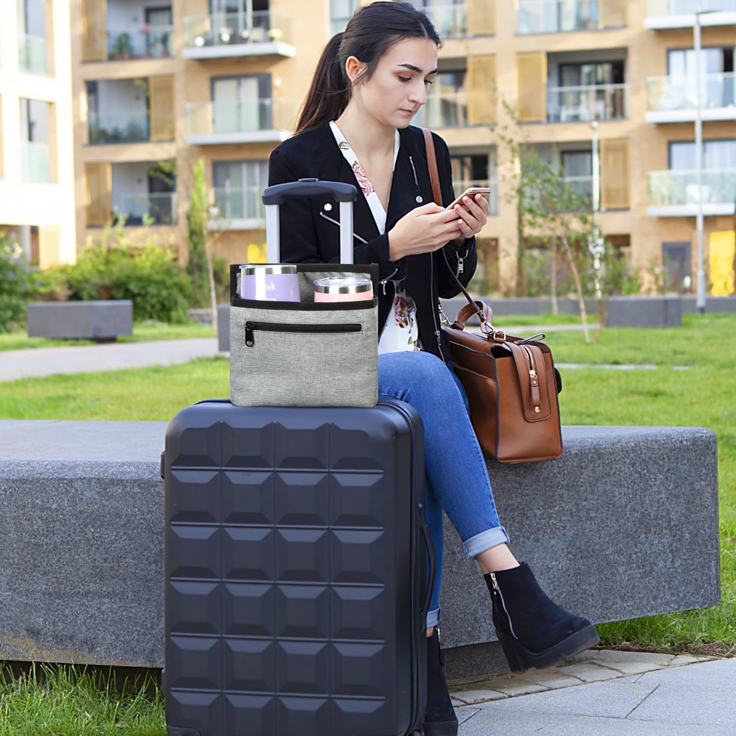 ZHCHG Luggage Travel Cup Holder Attachment for Suitcase Drink Carrier Caddy, Coffee Mug and Tumblers, Traveler Carry on Hands Free Accessory- Gifts for Flight Attendants Travelers Accessories- Black