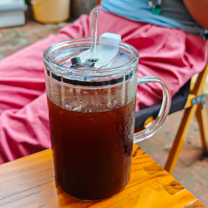 SUROQUE 20oz Ribbed Glass Tumblers with Lids & Straws, Ideal for Iced Coffee, Cocktails & More - Includes Cleaning Brush