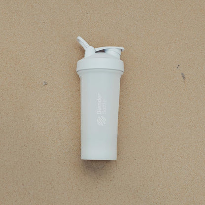 BlenderBottle Classic V2 Shaker Bottle Perfect for Protein Shakes and Pre Workout, 20-Ounce, Clear/Black