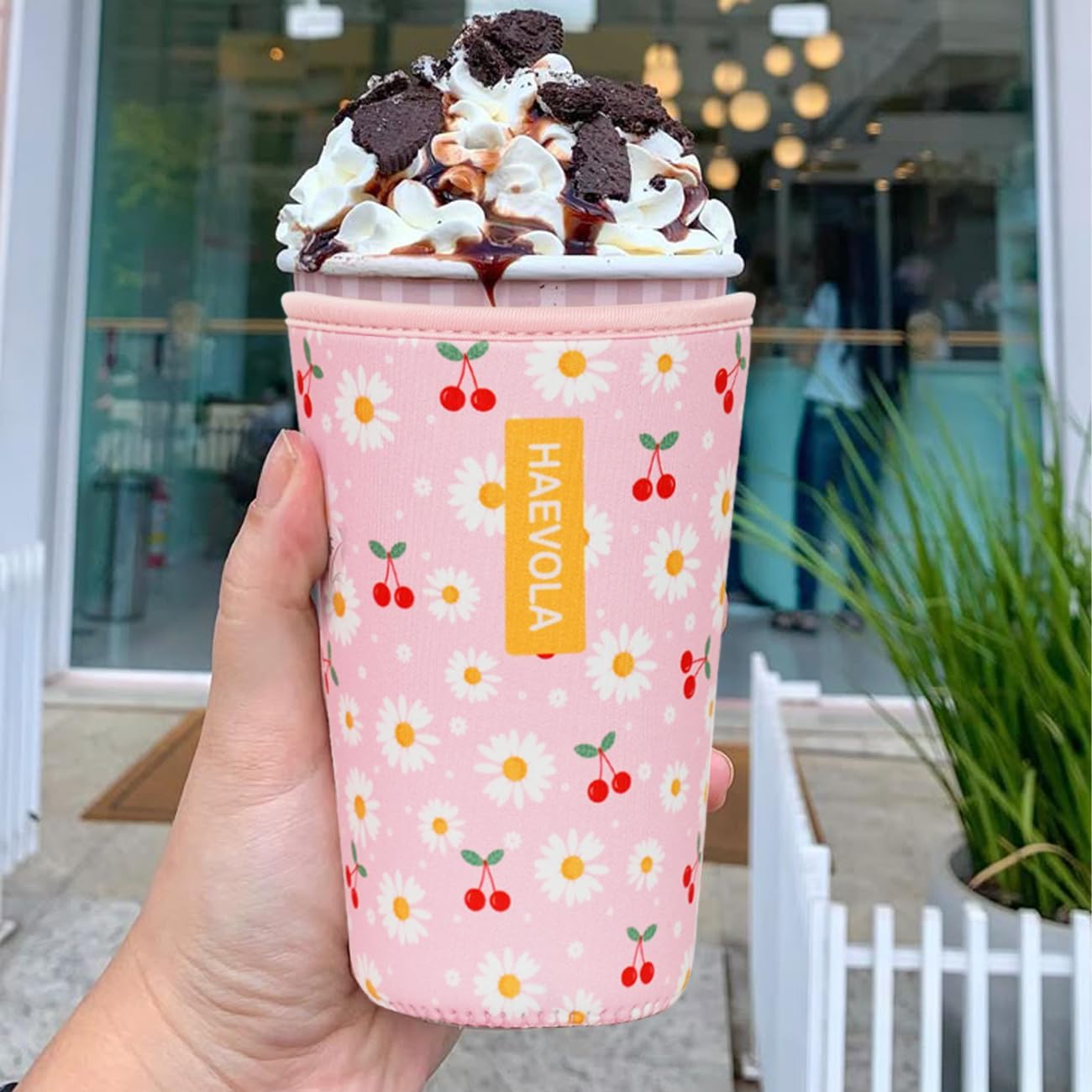 Reusable Insulated Neoprene Iced Coffee Cup Sleeve, Durable Drink Sleeve for Cold Beverages, Beverage Holder for Iced Coffee, Floral Checkers