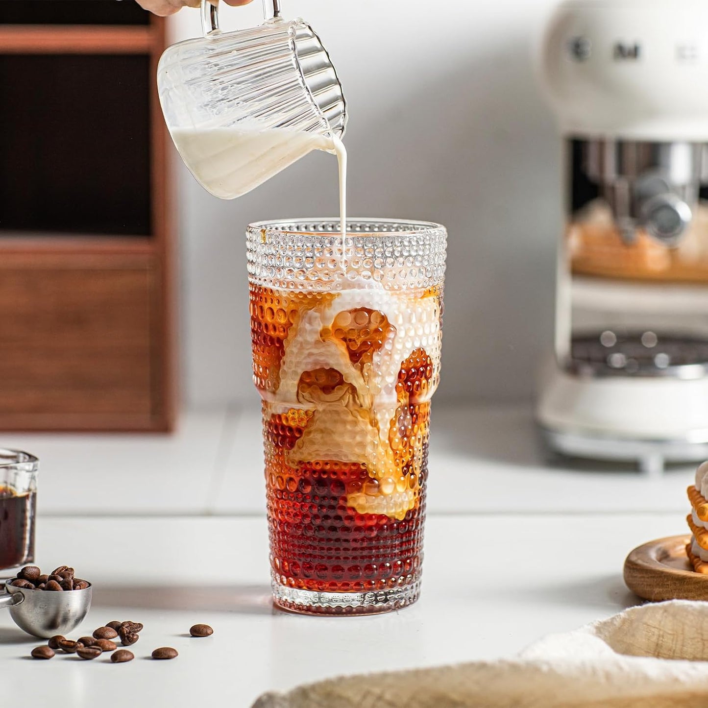INSETLAN 20oz Hobnail Glass Cups with Lids and Glass Straws – 4 Pieces, Thick-Walled Glass Tumblers for Iced Coffee, Smoothies, Milk, Water, Juice, and More – Elegant and Durable Drinking Glasses