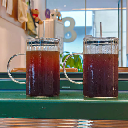 SUROQUE 20oz Ribbed Glass Tumblers with Lids & Straws, Ideal for Iced Coffee, Cocktails & More - Includes Cleaning Brush