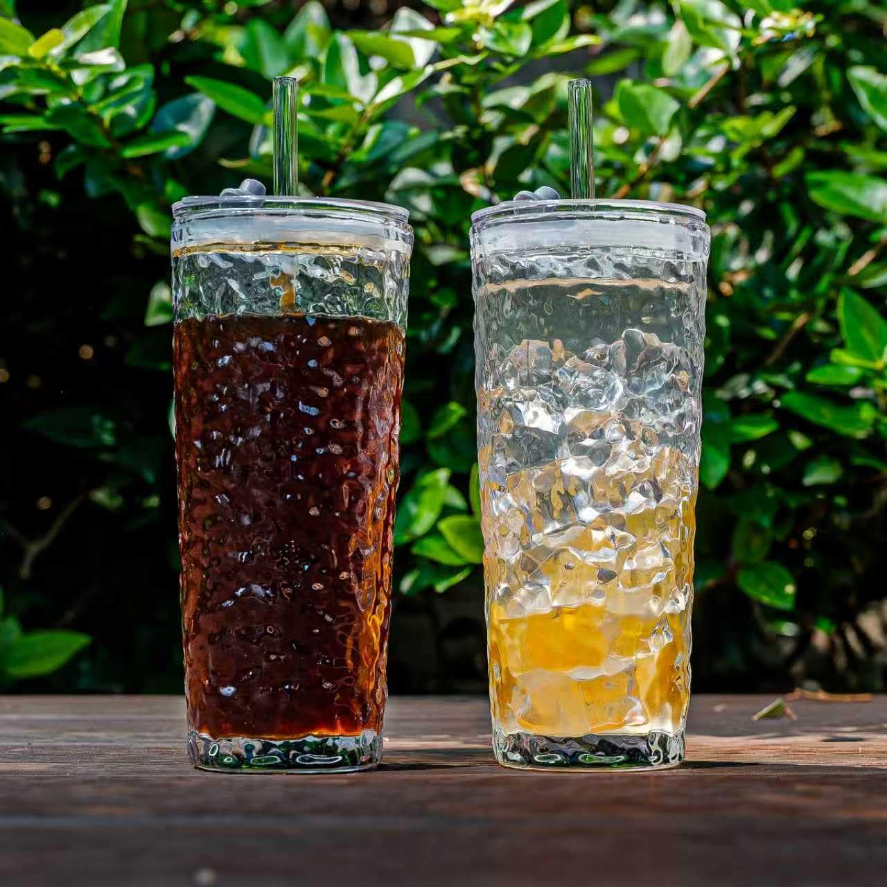 SUROQUE 20oz Ribbed Glass Tumblers with Lids & Straws, Ideal for Iced Coffee, Cocktails & More - Includes Cleaning Brush