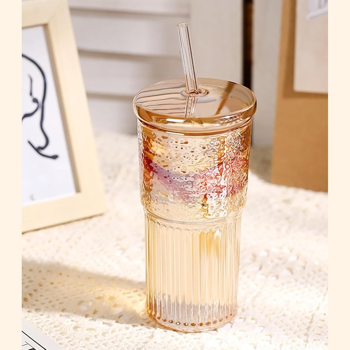 Glass Coffee Cups with Lids and Straws, 20oz Drinking Jar Glass Tumbler for Iced Coffee, Vintage Ripple Glassware Smoothie Cups, Pink, 2Pcs