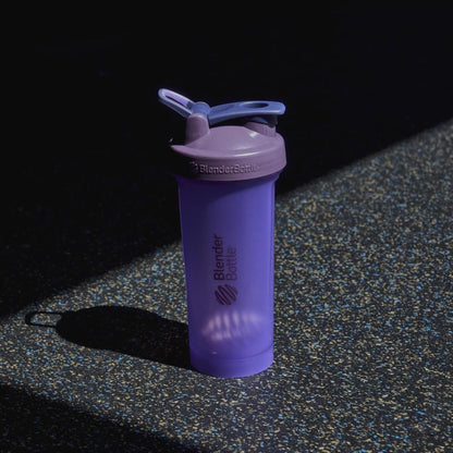 BlenderBottle Classic V2 Shaker Bottle Perfect for Protein Shakes and Pre Workout, 20-Ounce, Clear/Black