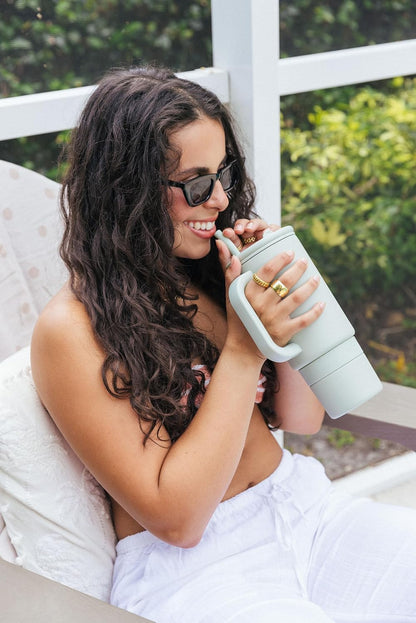 Ello Port 40oz Tumbler with Carry Loop & Integrated Handle, Vacuum Insulated Stainless Steel Reusable Water Bottle, Travel Mug with Leak Proof Lid & Straw, Perfect for Iced Coffee & Tea, White