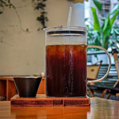 SUROQUE 20oz Ribbed Glass Tumblers with Lids & Straws, Ideal for Iced Coffee, Cocktails & More - Includes Cleaning Brush
