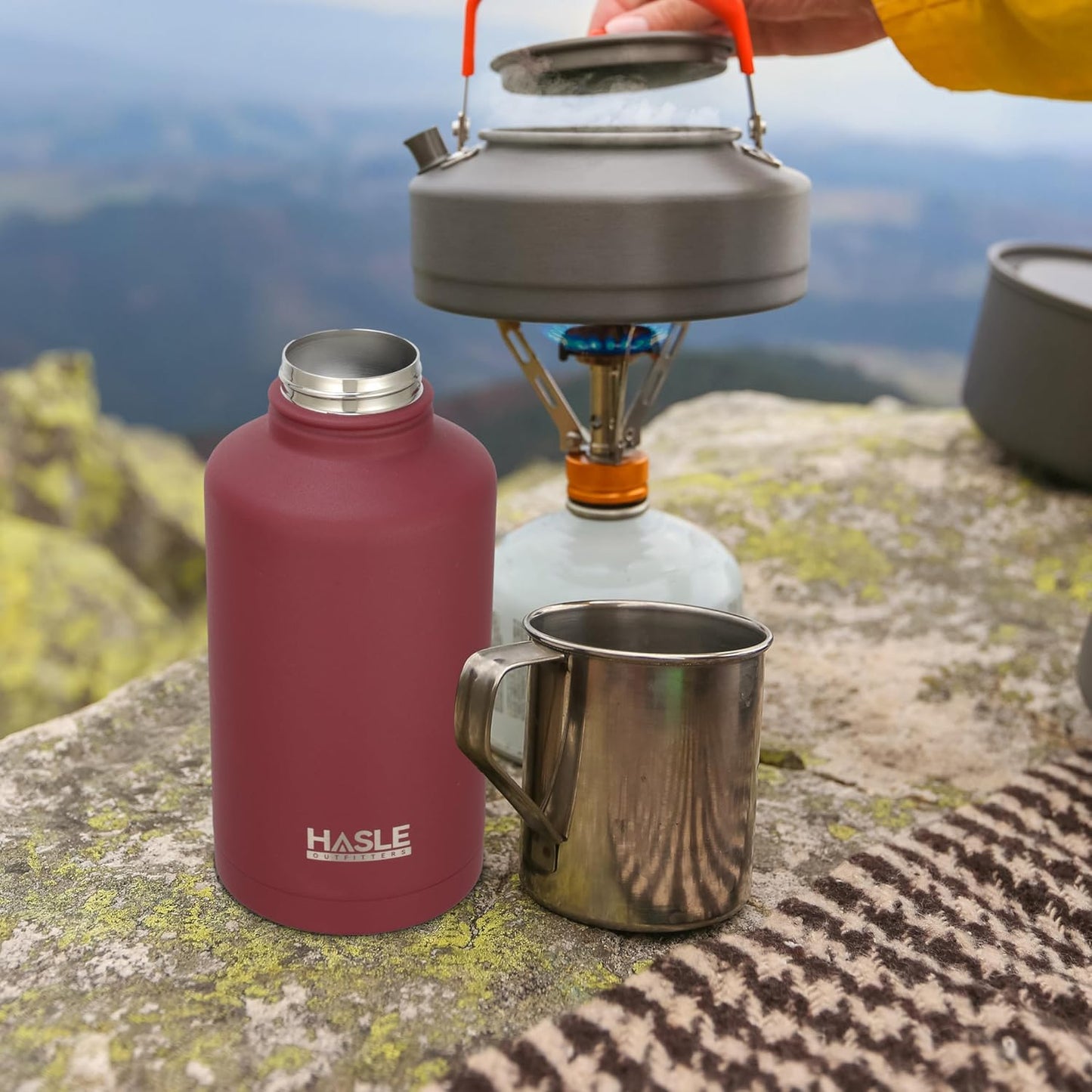 HASLE OUTFITTERS 32 oz Insulated Water Bottle Stainless Steel Double Walled Vacuum Sports Water Bottle with 2 Lids (Straw and Spout Lid) for Gym Camping Hiking(Black,1)