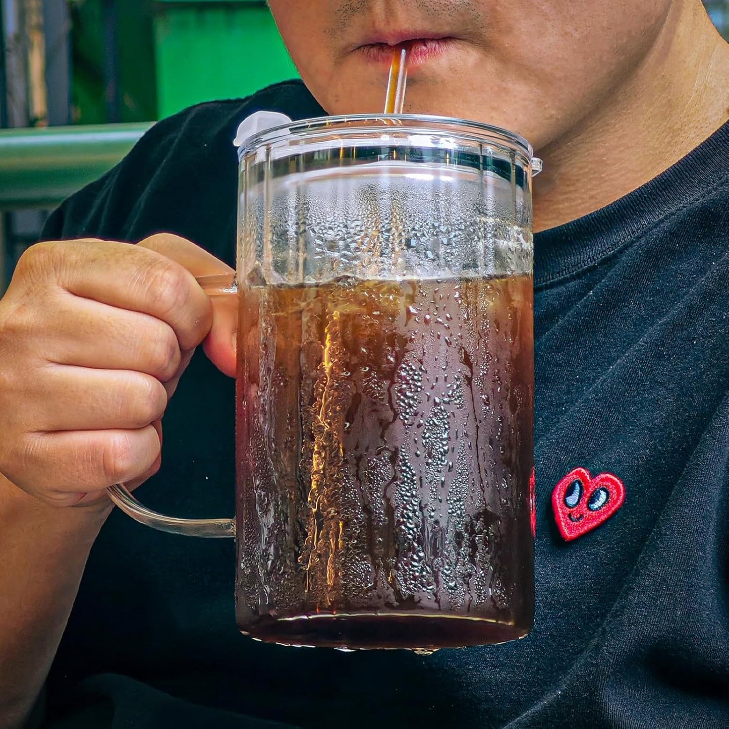 SUROQUE 20oz Ribbed Glass Tumblers with Lids & Straws, Ideal for Iced Coffee, Cocktails & More - Includes Cleaning Brush