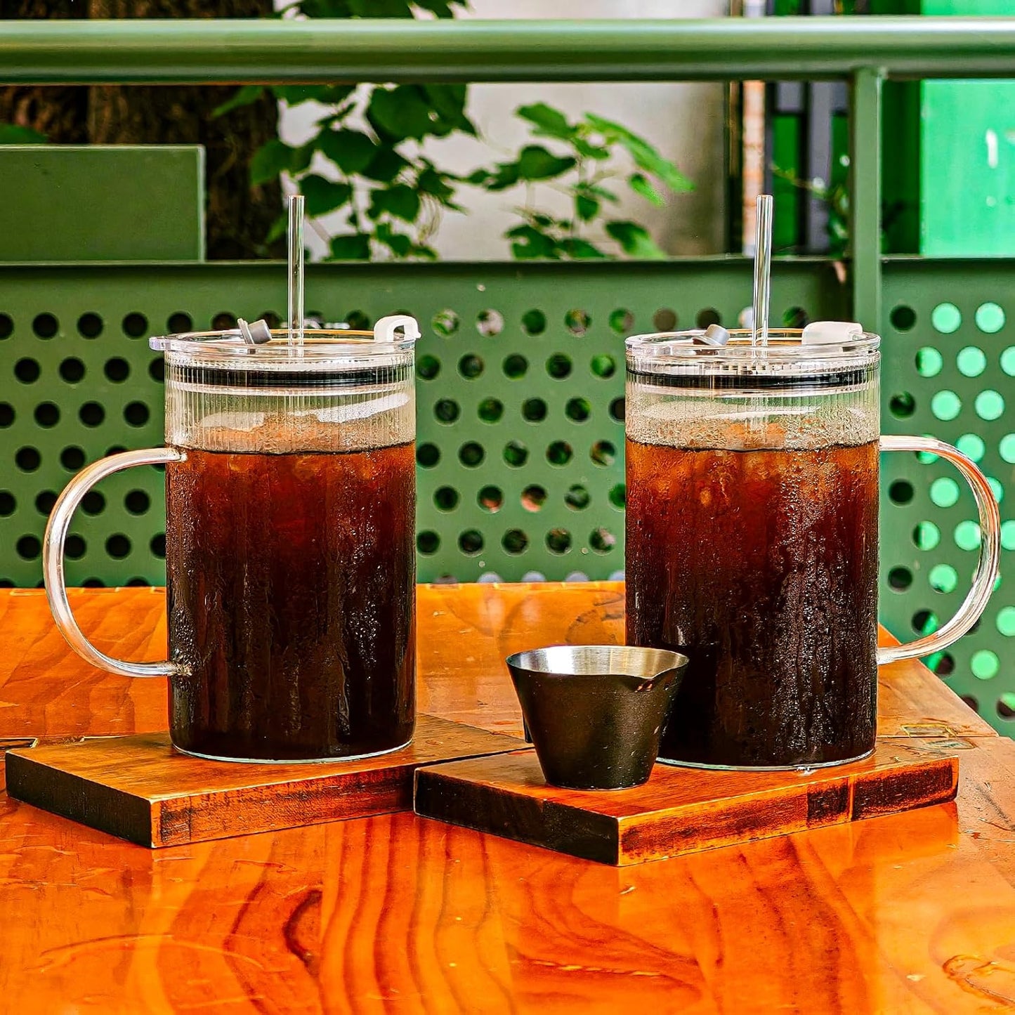 SUROQUE 20oz Ribbed Glass Tumblers with Lids & Straws, Ideal for Iced Coffee, Cocktails & More - Includes Cleaning Brush