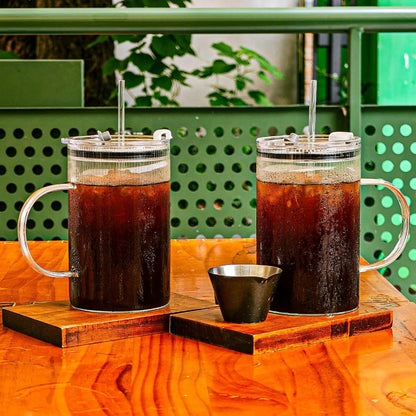 SUROQUE 20oz Ribbed Glass Tumblers with Lids & Straws, Ideal for Iced Coffee, Cocktails & More - Includes Cleaning Brush
