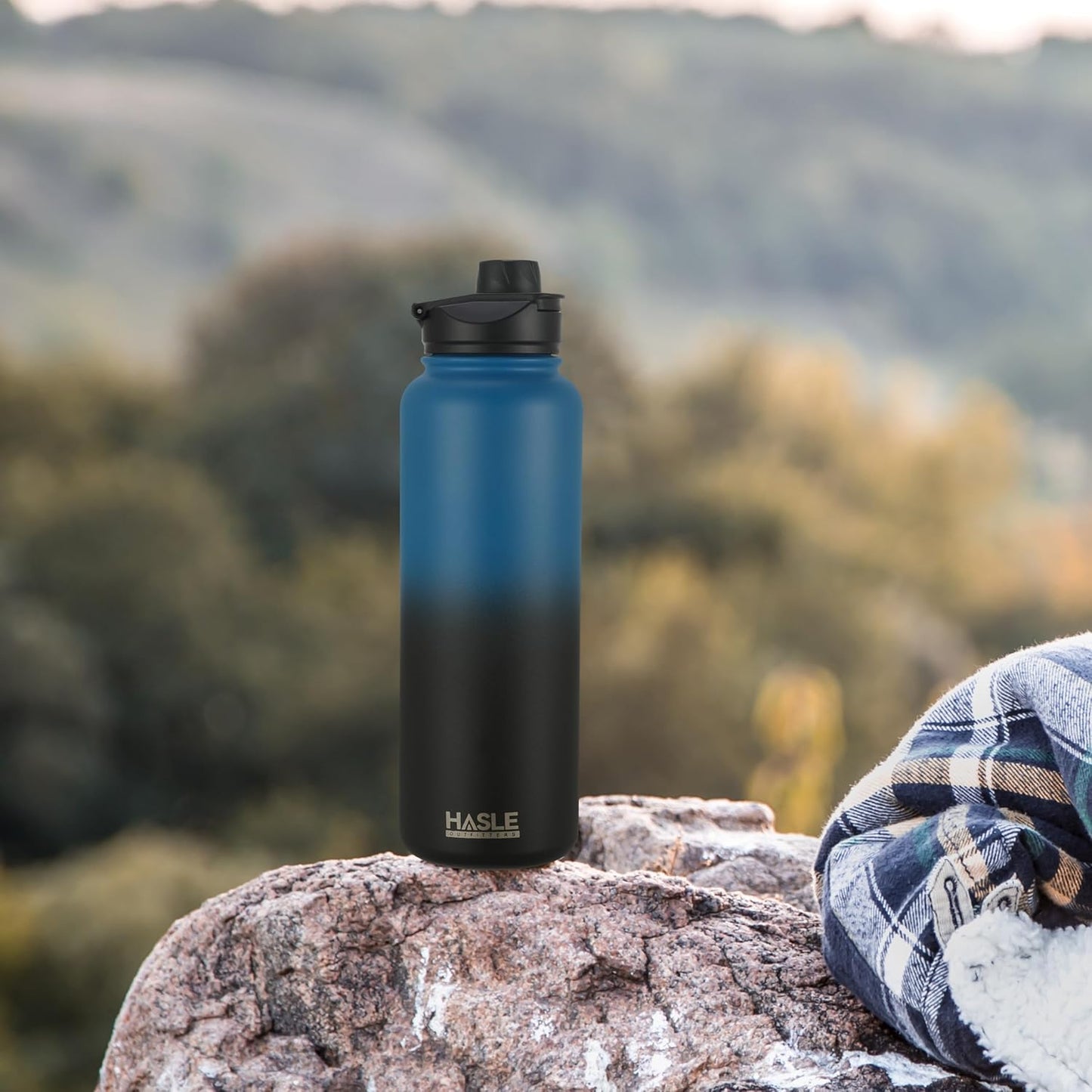 HASLE OUTFITTERS 32 oz Insulated Water Bottle Stainless Steel Double Walled Vacuum Sports Water Bottle with 2 Lids (Straw and Spout Lid) for Gym Camping Hiking(Black,1)