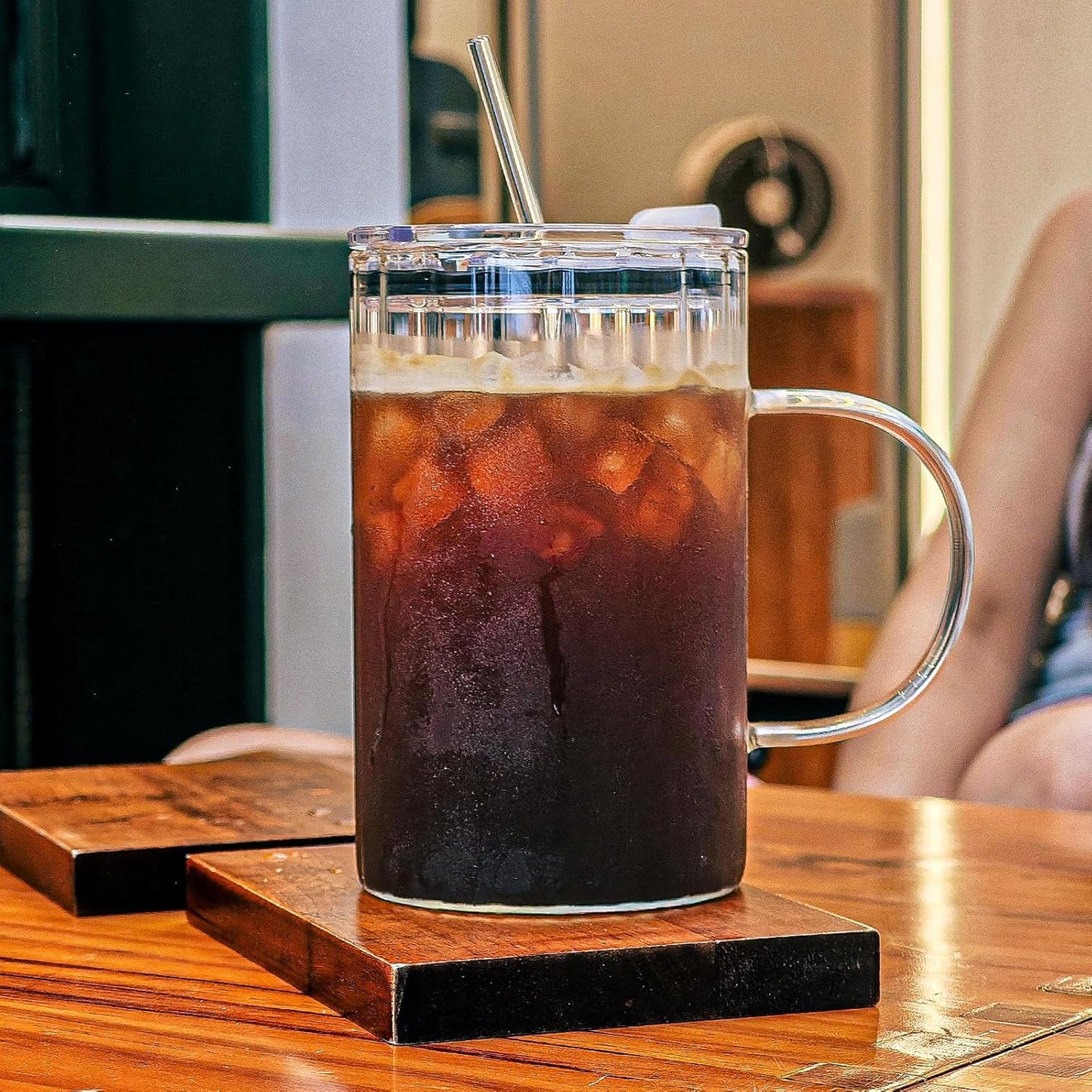 SUROQUE 20oz Ribbed Glass Tumblers with Lids & Straws, Ideal for Iced Coffee, Cocktails & More - Includes Cleaning Brush