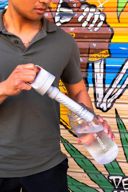 LifeStraw Go Series – BPA-Free Water Filter Bottle for Travel and Everyday use removes Bacteria, parasites and microplastics, Improves Taste, 22oz; Clear