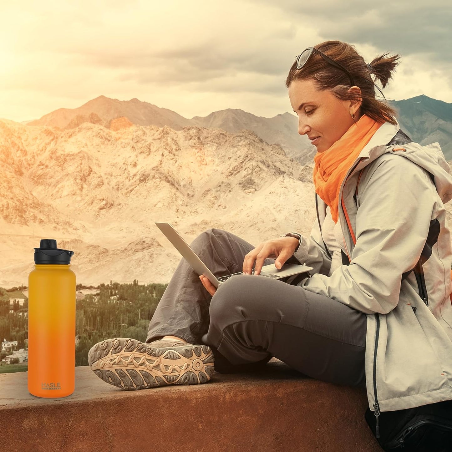 HASLE OUTFITTERS 32 oz Insulated Water Bottle Stainless Steel Double Walled Vacuum Sports Water Bottle with 2 Lids (Straw and Spout Lid) for Gym Camping Hiking(Black,1)
