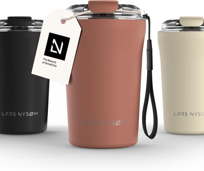 LARS NYSØM Thermo Coffee Mug to go with Strap 13oz | Travel Mug 0.38 Liter with Insulation | Leak Proof Stainless Steel Thermal Tumbler for Coffee and Tea to Go (Pine Green, 12.9oz)