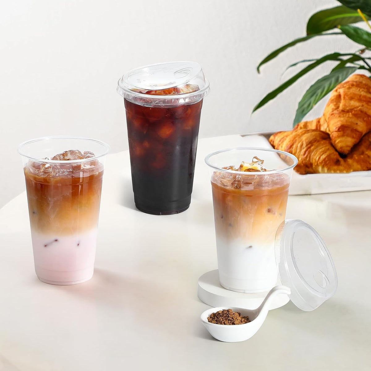100 Pack 16 oz Plastic Cups With Strawless Sip-Lids, Iced Coffee Cups With Lids BPA Free, Disposable Clear Cups, To Go Cups for Smoothies, Party Drinks, Bubble Tea, Cold Beverage