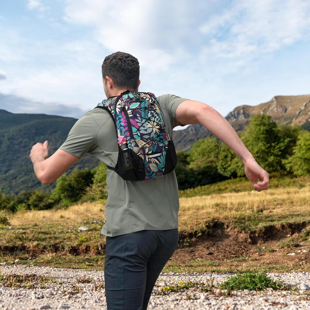 Lightweight Hydration Backpack, Running Backpack with 2L Water Bladder